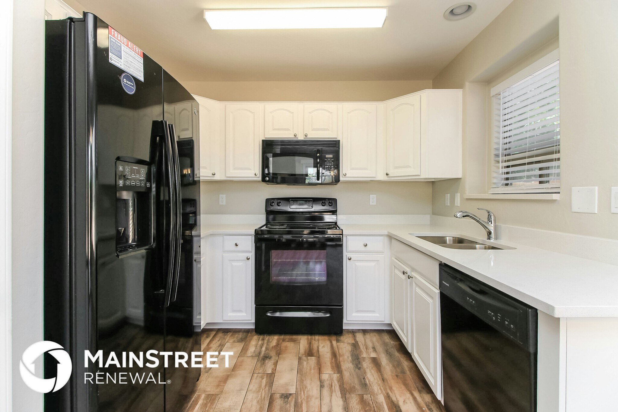 Building Photo - 1320 E Julie Ave