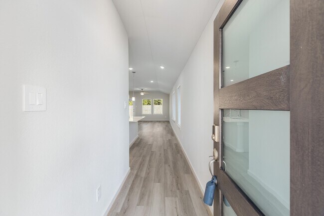 Building Photo - 16703 Sterling Clf St