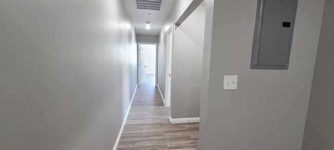 Building Photo - ROW (916)