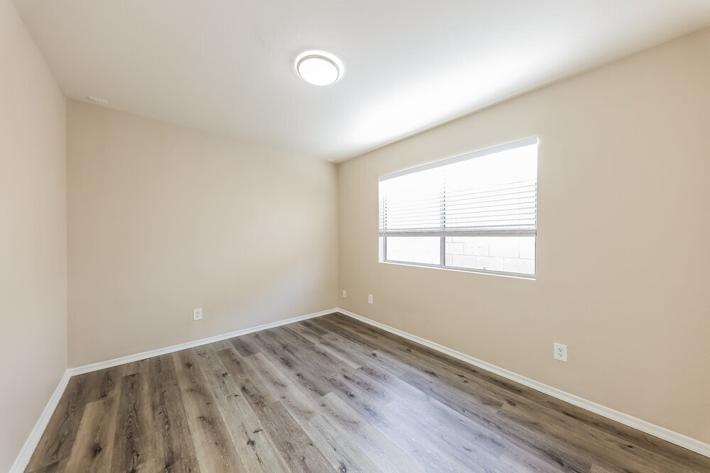 Building Photo - 8420 W Bloomfield Rd