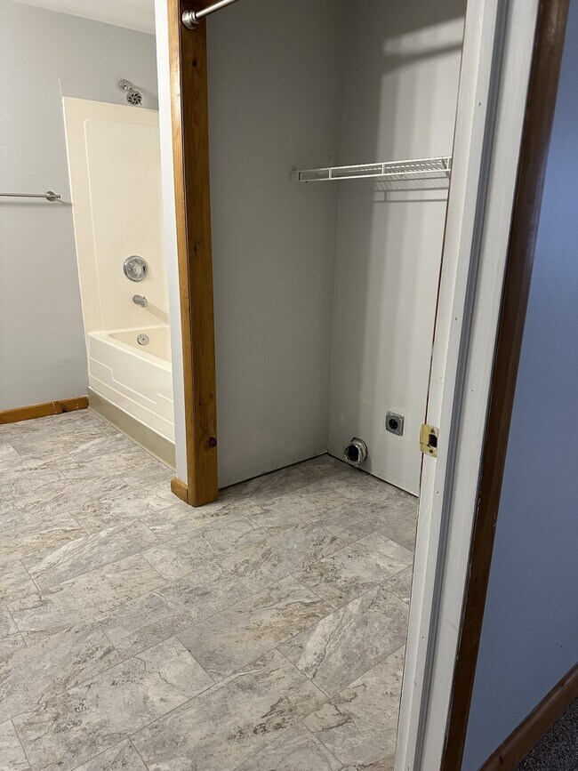 Building Photo - 15 LLC-75 Sailly Avenue