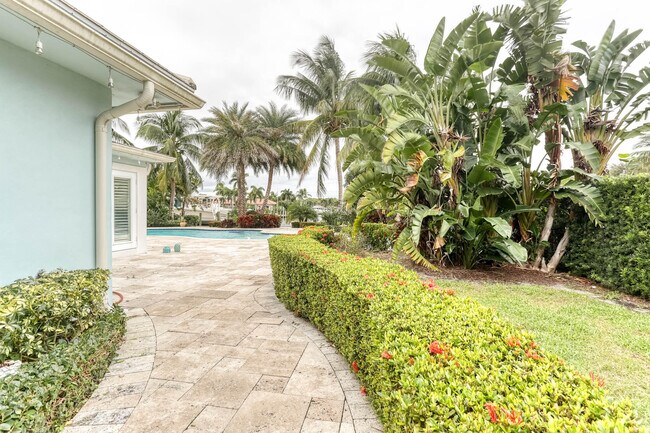 Building Photo - 12293 Coconut Row