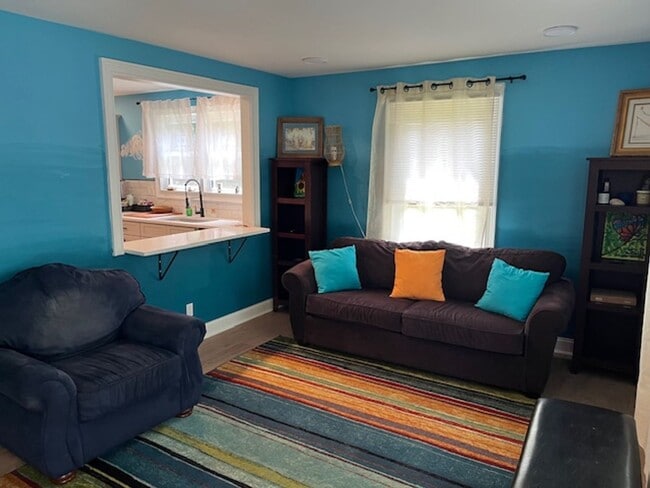 Building Photo - Fully furnished