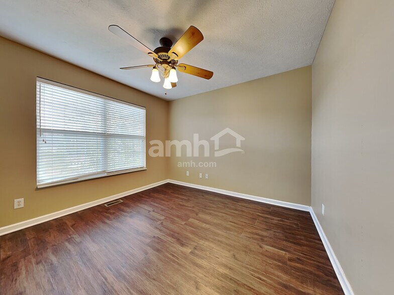 Building Photo - 4317 Aylesbury Dr