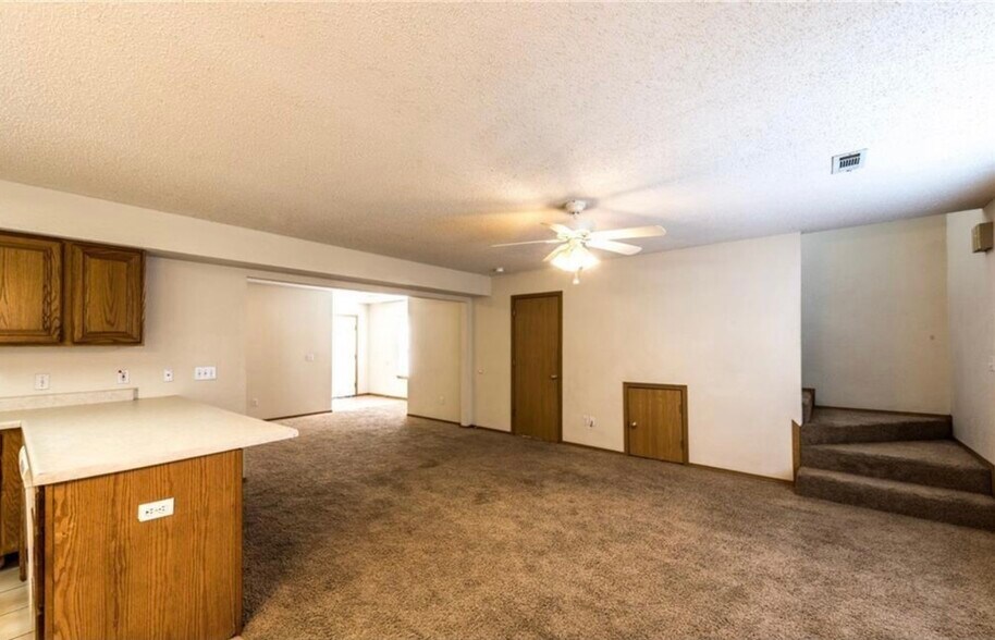 Living room - 887 N Daisy Ln