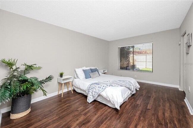 Building Photo - 2095 Sunset Point Rd