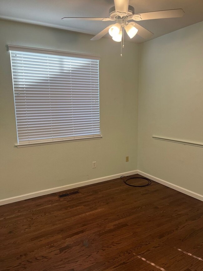 Building Photo - Updated 4 Bedroom 3 Bathroom Single Family...