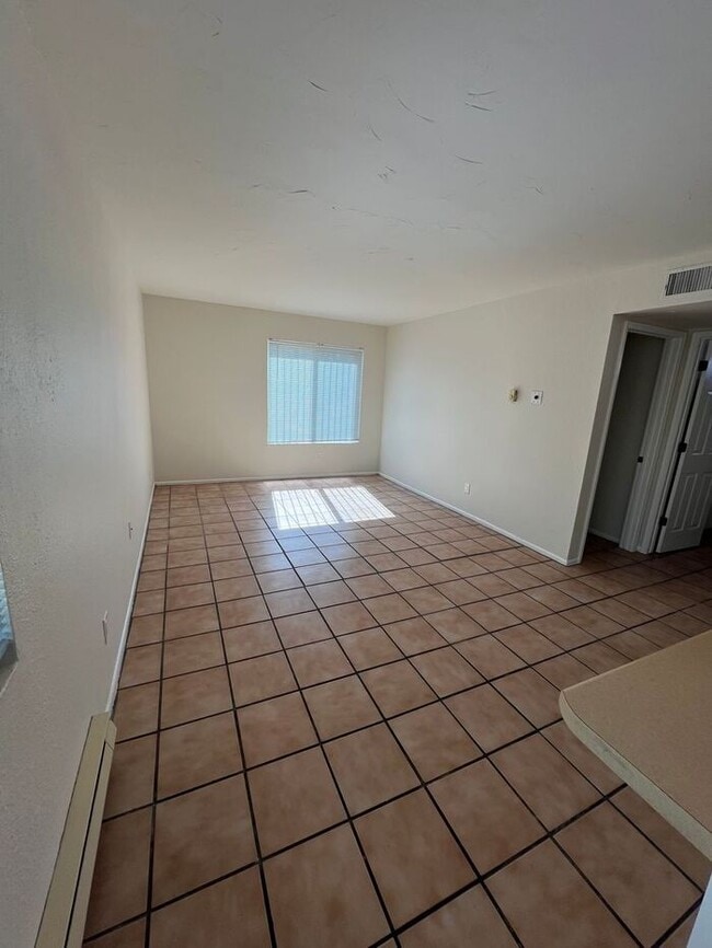 Building Photo - 1/2 MONTH FREE ON 12 MONTH LEASE AND MOVE ...