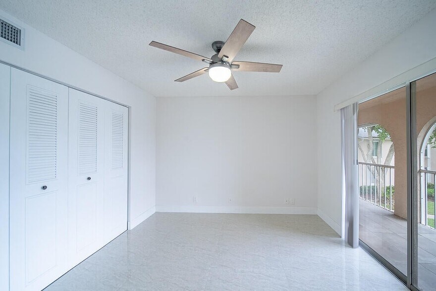 Building Photo - 13810 Oneida Dr