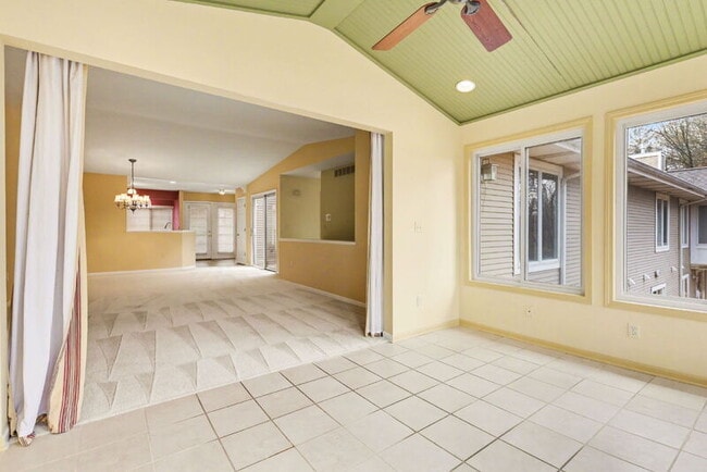 Building Photo - 4319 Valley Hollow Dr NE