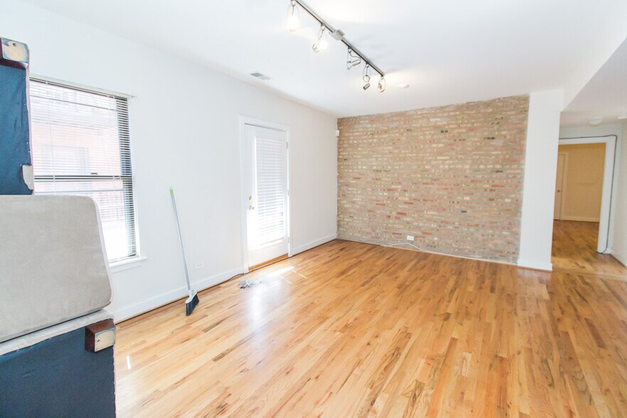 Building Photo - 927 W Sunnyside Ave