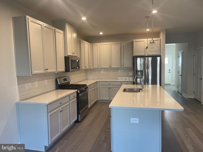 Building Photo - 205 Hibiscus Way