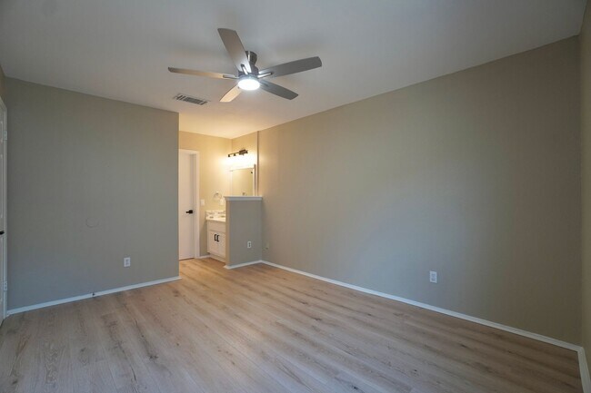 Building Photo - 508 Greenlawn Blvd