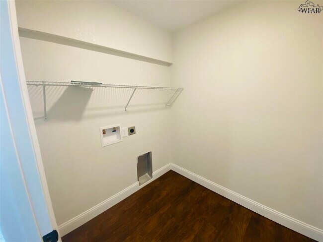 Building Photo - 4808 Alamo Dr