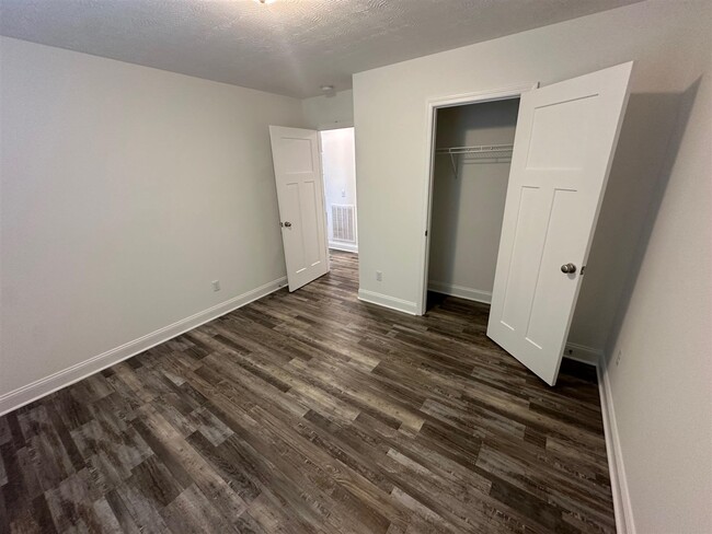 Building Photo - 468 Deluth Dr