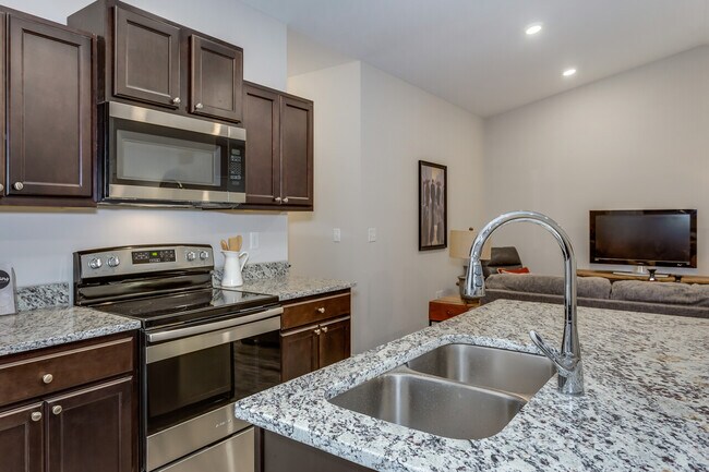 Building Photo - 2242 E Cheyenne Ct