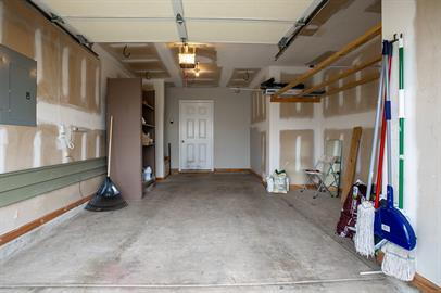 Building Photo - Available Immediately!