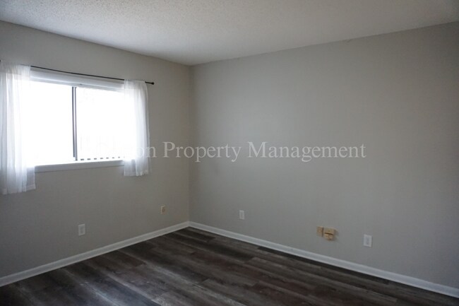 Building Photo - 2BR/2BA Condo - Great Location in Midtown Wilmington on Holly Tree / $1,199 /month Includes Water...