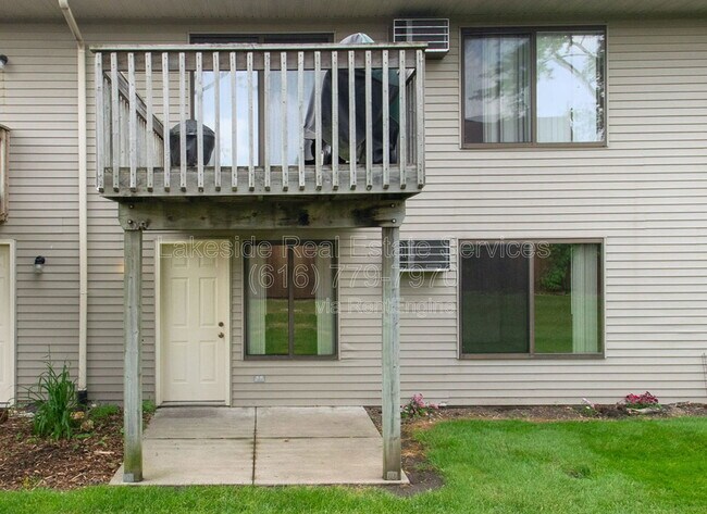 Building Photo - 2912 Earle Ave SW