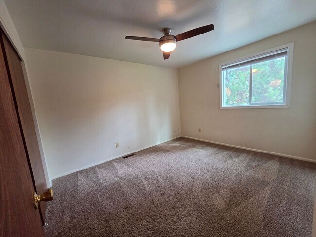 Building Photo - 2805-07 N Honeysuckle Dr