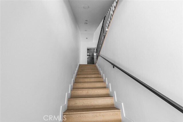 Building Photo - 1376 Edgecliffe Dr