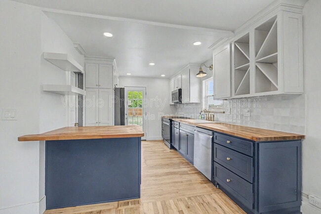 Building Photo - 110 S Quitman St