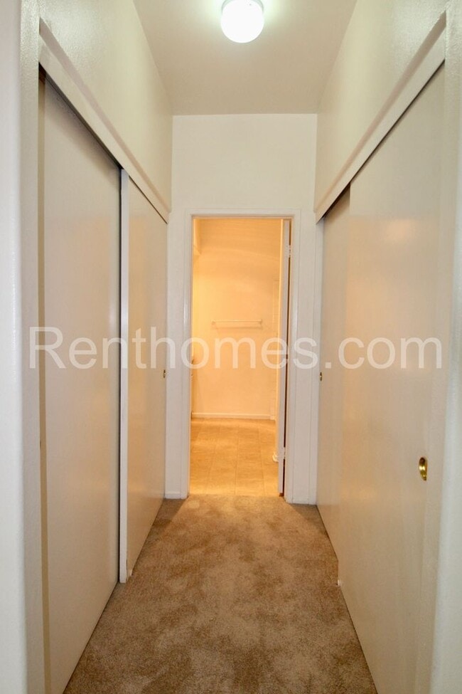 Building Photo - 510 Camino De La Reina