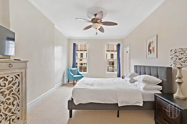 Building Photo - 31 W 84th St