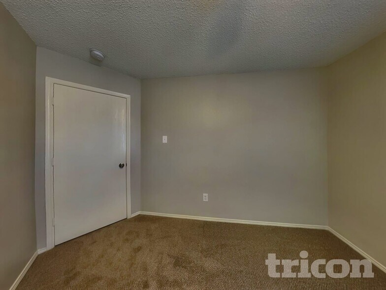 Building Photo - 2520 Ensenada Ln