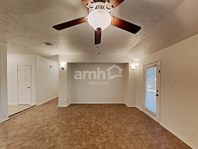 Building Photo - 13307 Montaigne Dr