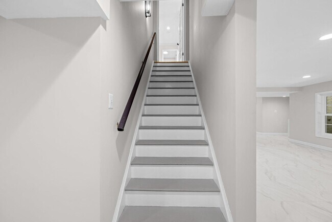 Building Photo - 6609 Heidi Ct