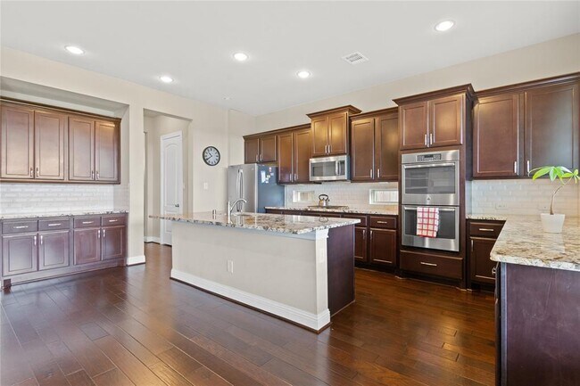 Building Photo - 20302 Rosegold Way