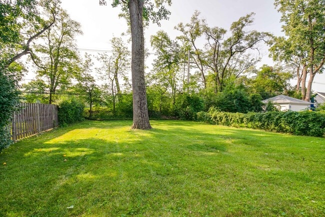 Building Photo - 370 Madison Ave