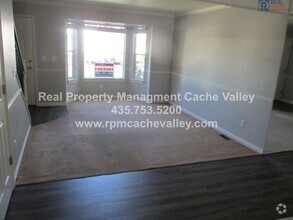 Building Photo - This Beautiful and updated Town home is Av...