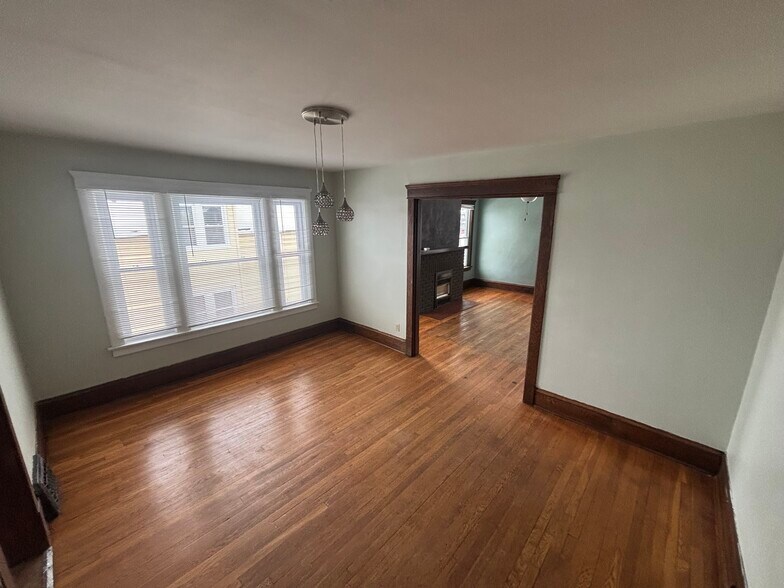 Building Photo - 430 Clinton Ct