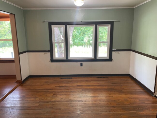 Building Photo - 285 Creekview Rd