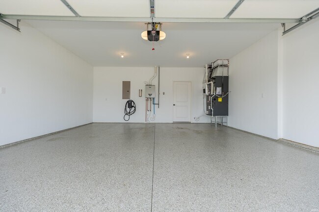 Building Photo - 3390 White Oak Trl