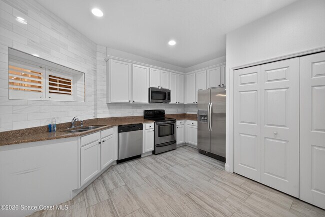 Building Photo - 3641 Titanic Cir