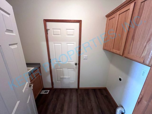 Building Photo - Charming 3-Bedroom Fairview Retreat with Spacious 1611 Sq Ft Living Space & 2 Full Baths!