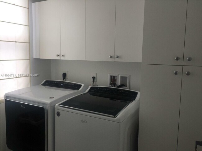 Building Photo - 3320 NW 84th Way