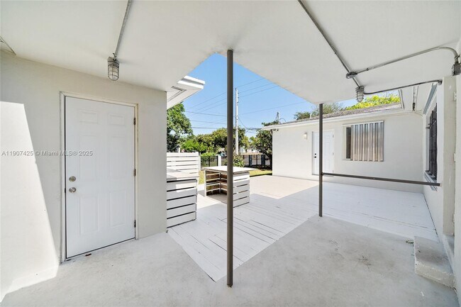 Building Photo - 501 NW 45th St