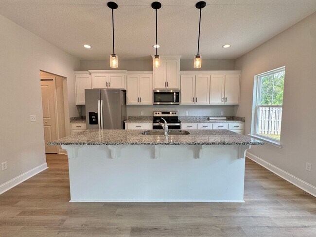 Building Photo - AVAILABLE OCTOBER 2025 [PET FRIENDLY]