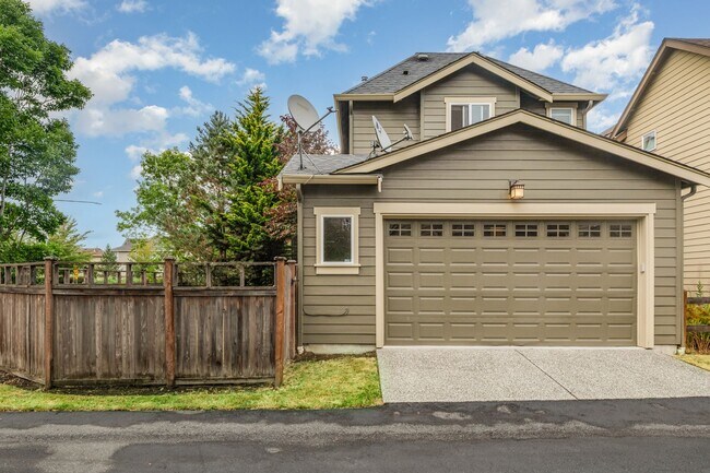 Building Photo - North East Facing 4 bed 3 bath ready for m...