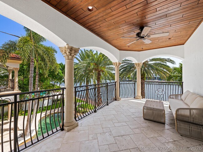 Building Photo - 639 Middle River Dr