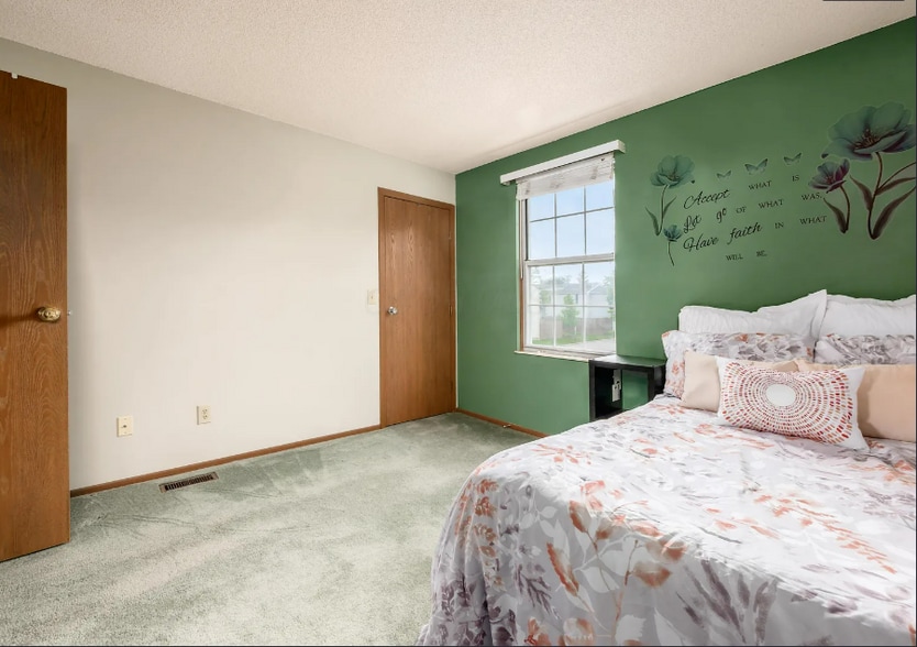 Building Photo - 4862 Stoneybrook Blvd