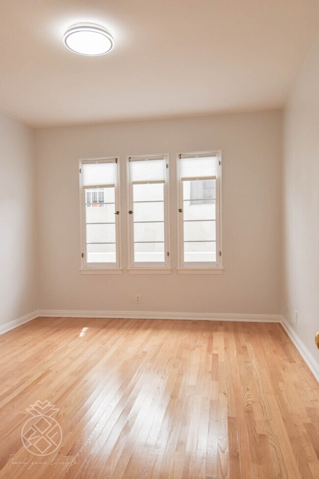 Building Photo - 1069 S Holt Ave