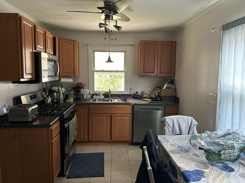 Building Photo - 15 Blake St