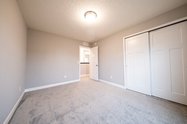 Building Photo - 4849 Stable View Dr