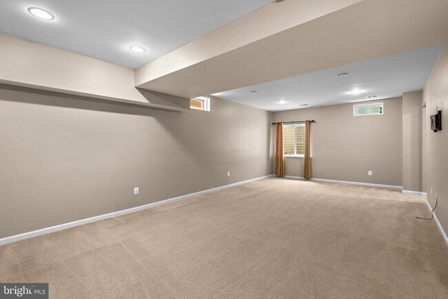 Building Photo - 920 St Martins Loop