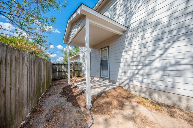 Building Photo - 1631 Dove Run